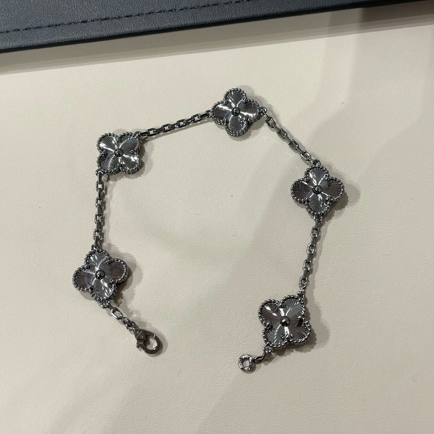 [Marins]CLOVER 5 MOTIF BLACK BRACELET
