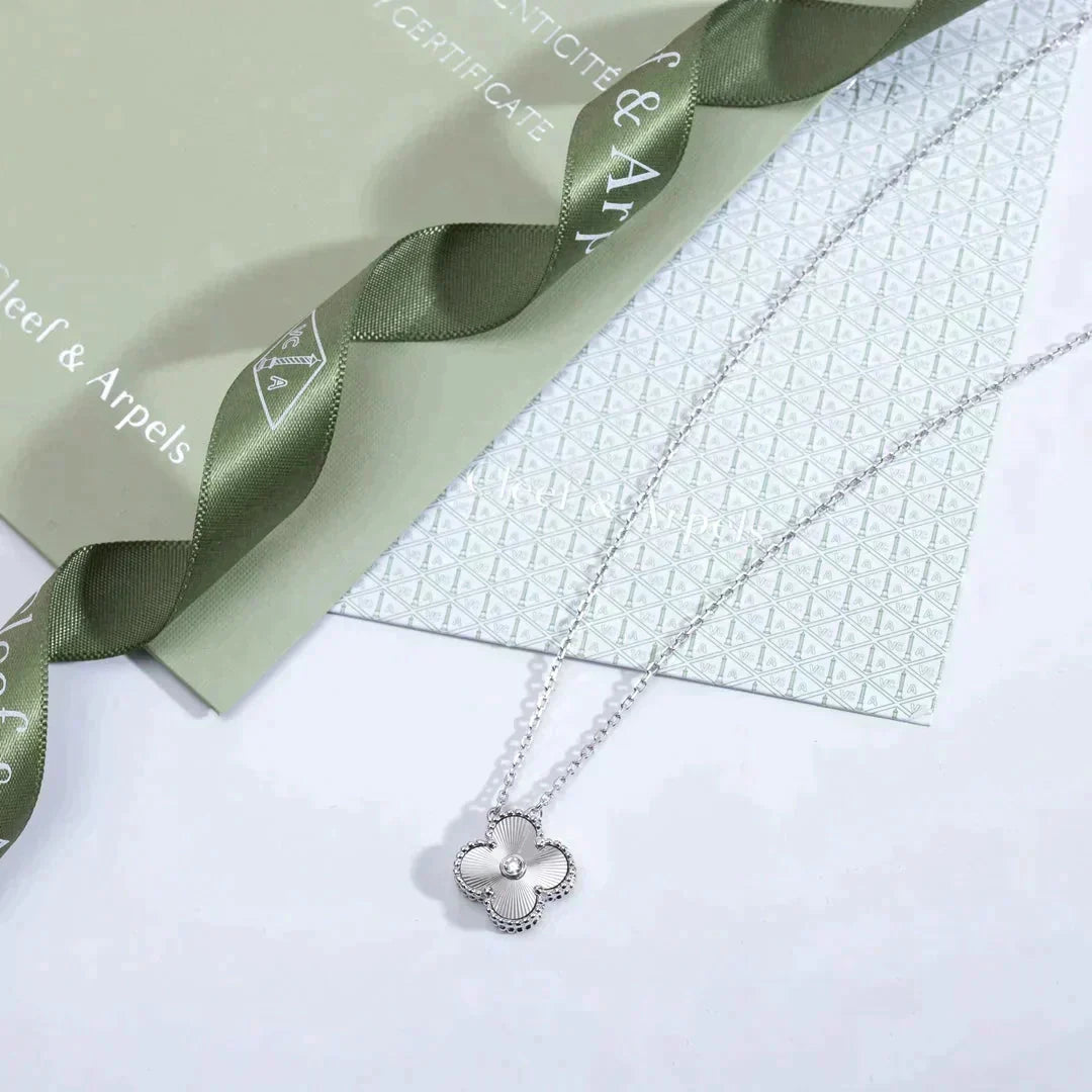 [Marins]CLOVER  15MM DIAMOND LASER NECKLACE SILVER