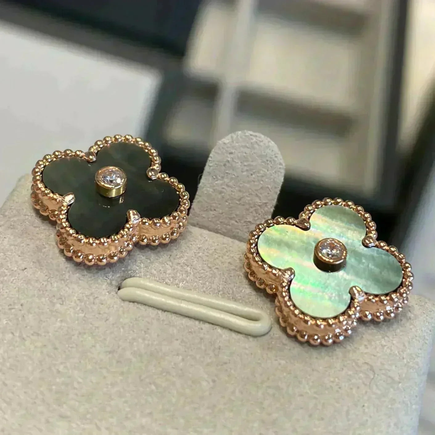 [Marins]CLOVER MEDIUM 1 MOTIFS GRAY MOP  DIAMOND EARRINGS