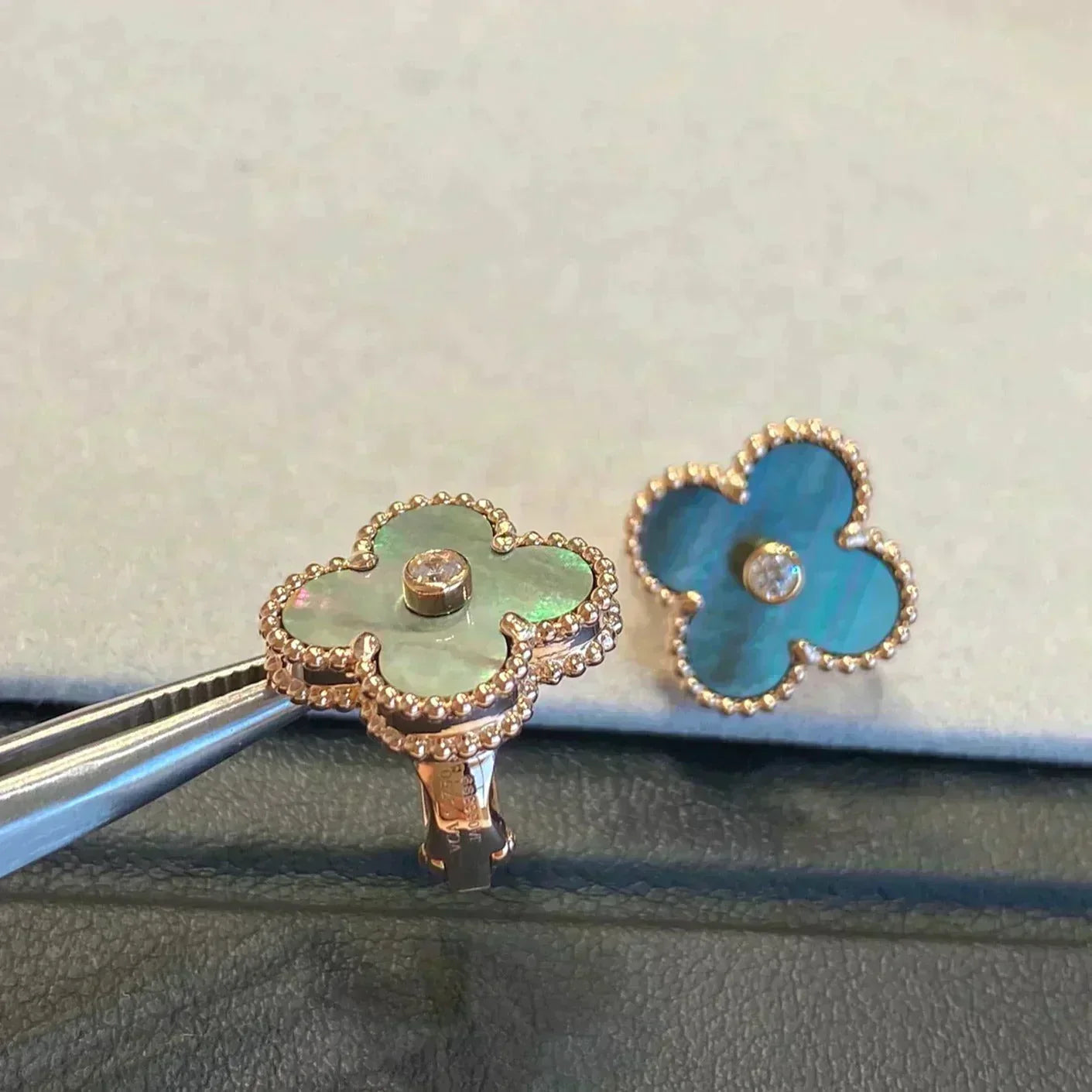 [Marins]CLOVER MEDIUM 1 MOTIFS GRAY MOP  DIAMOND EARRINGS