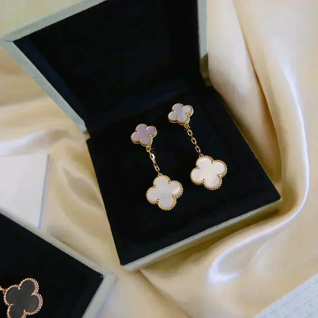 [Marins]CLOVER 2 MOTIF WHITE MOP EARRINGS