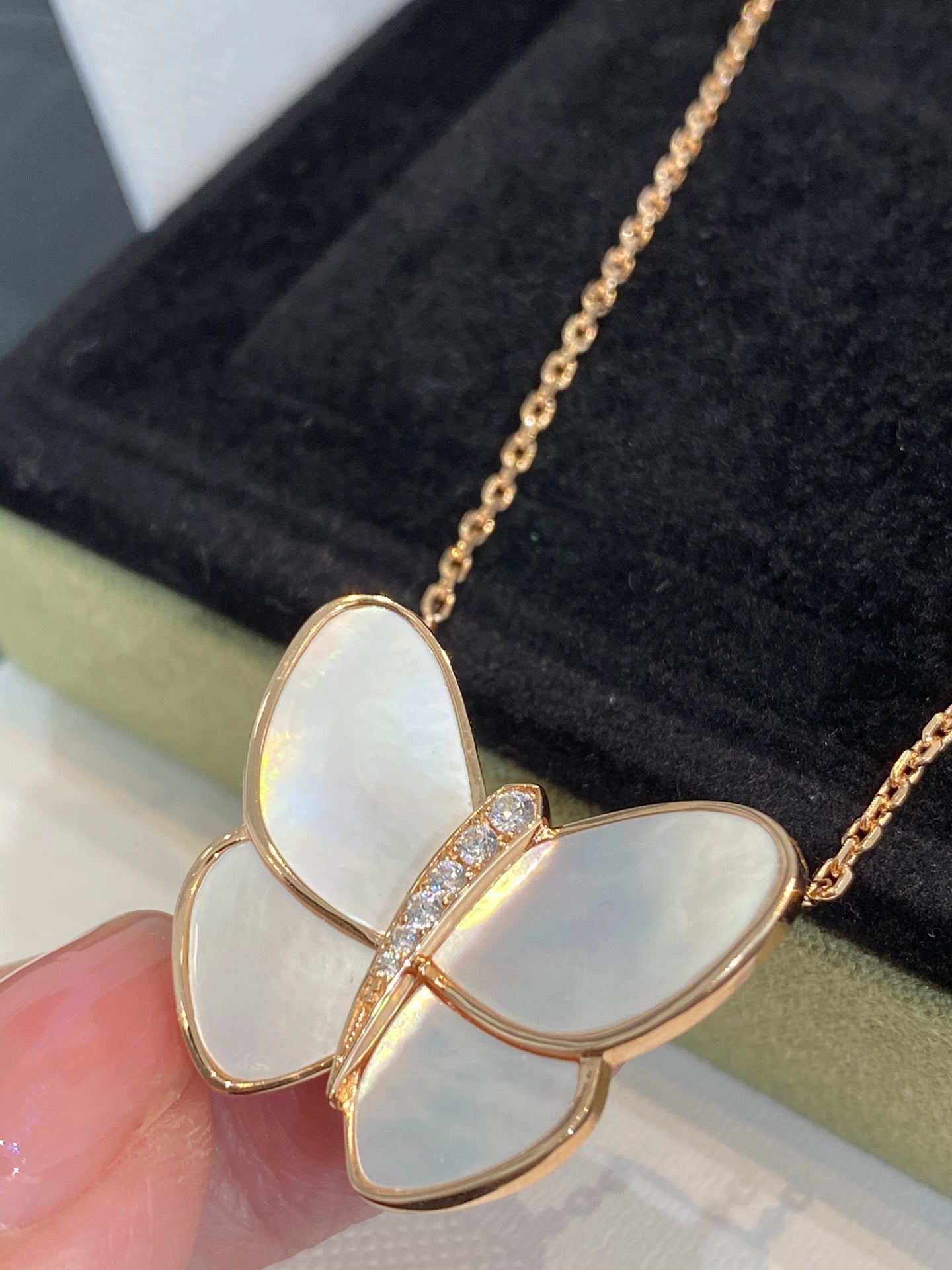 [Marins]BUTTERFLY GOLD MOP DIAMOND NECKLACE