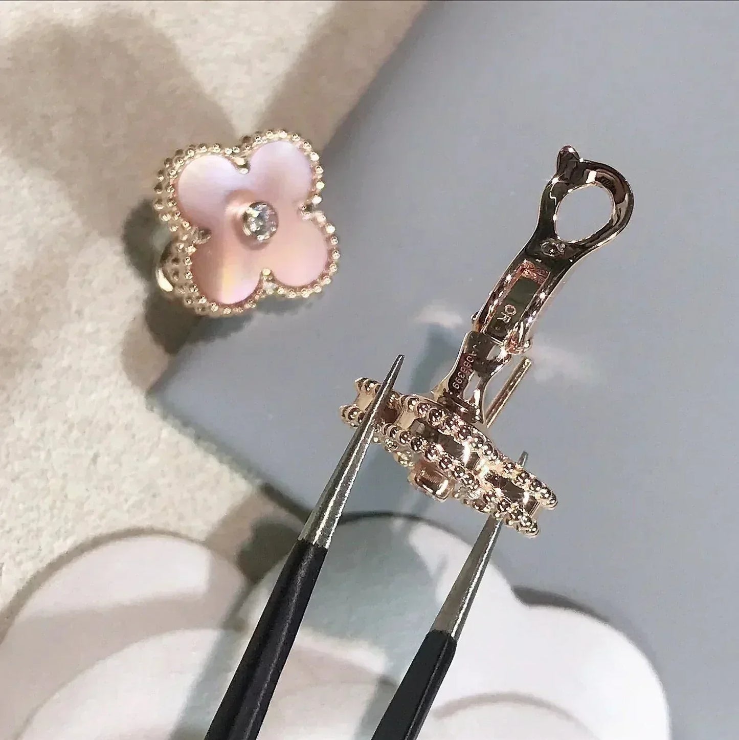 [Marins]CLOVER MEDIUM 1 MOTIFS  PINK MOP DIAMOND EARRINGS