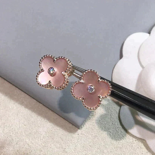 [Marins]クローバー ミディアム 1モチーフ ピンクMOPダイヤモンドピアス