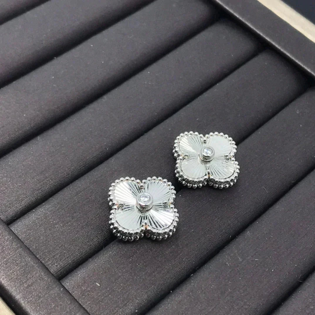 [Marins]CLOVER MINI 9.5MM LASER EARRINGS