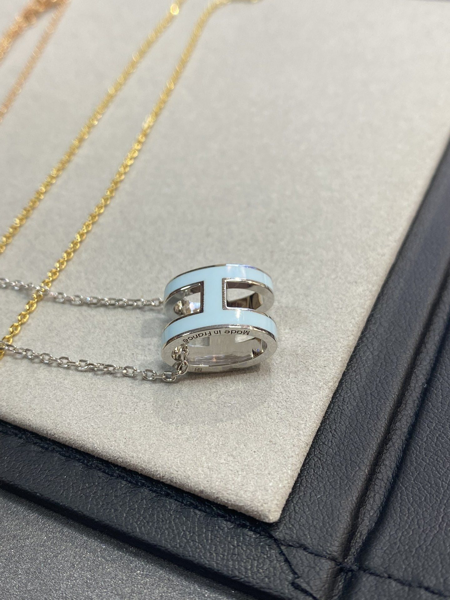 [Marins]POP H LIGHT BLUE NECKLACE