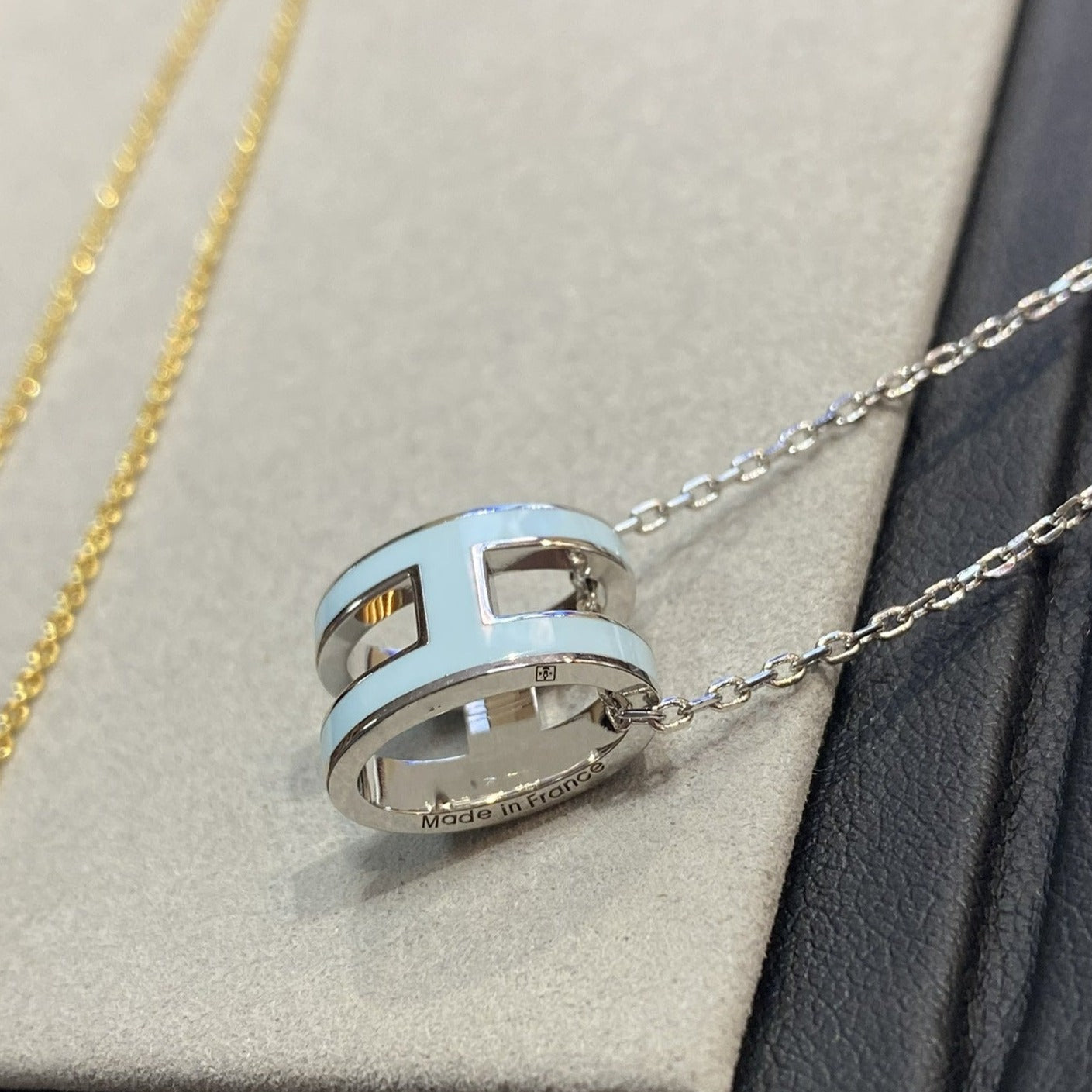 [Marins]POP H LIGHT BLUE NECKLACE