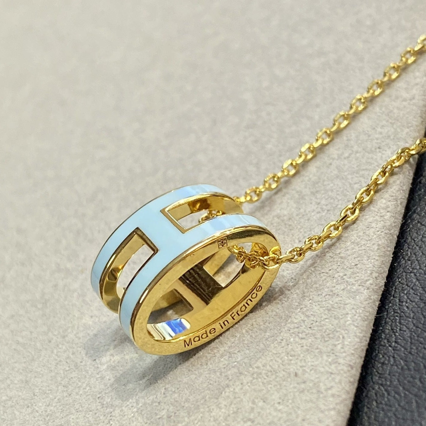 [Marins]POP H LIGHT BLUE NECKLACE