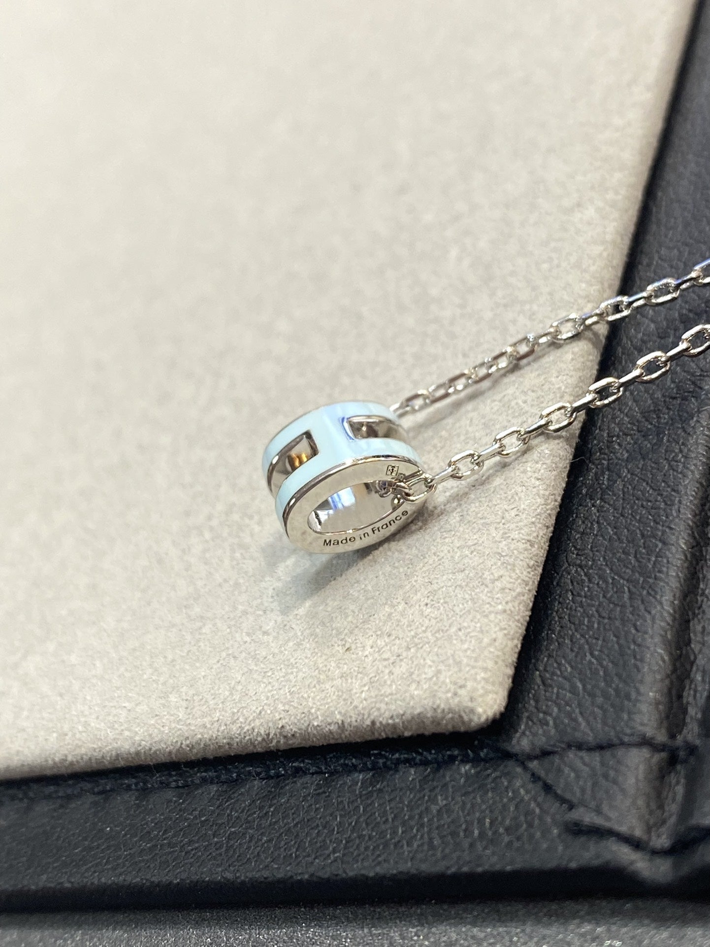 [Marins]POP H LIGHT BLUE NECKLACE