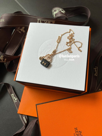 [Marins]CONSTANCE BLACK PEDANT PINK GOLD NECKLACE