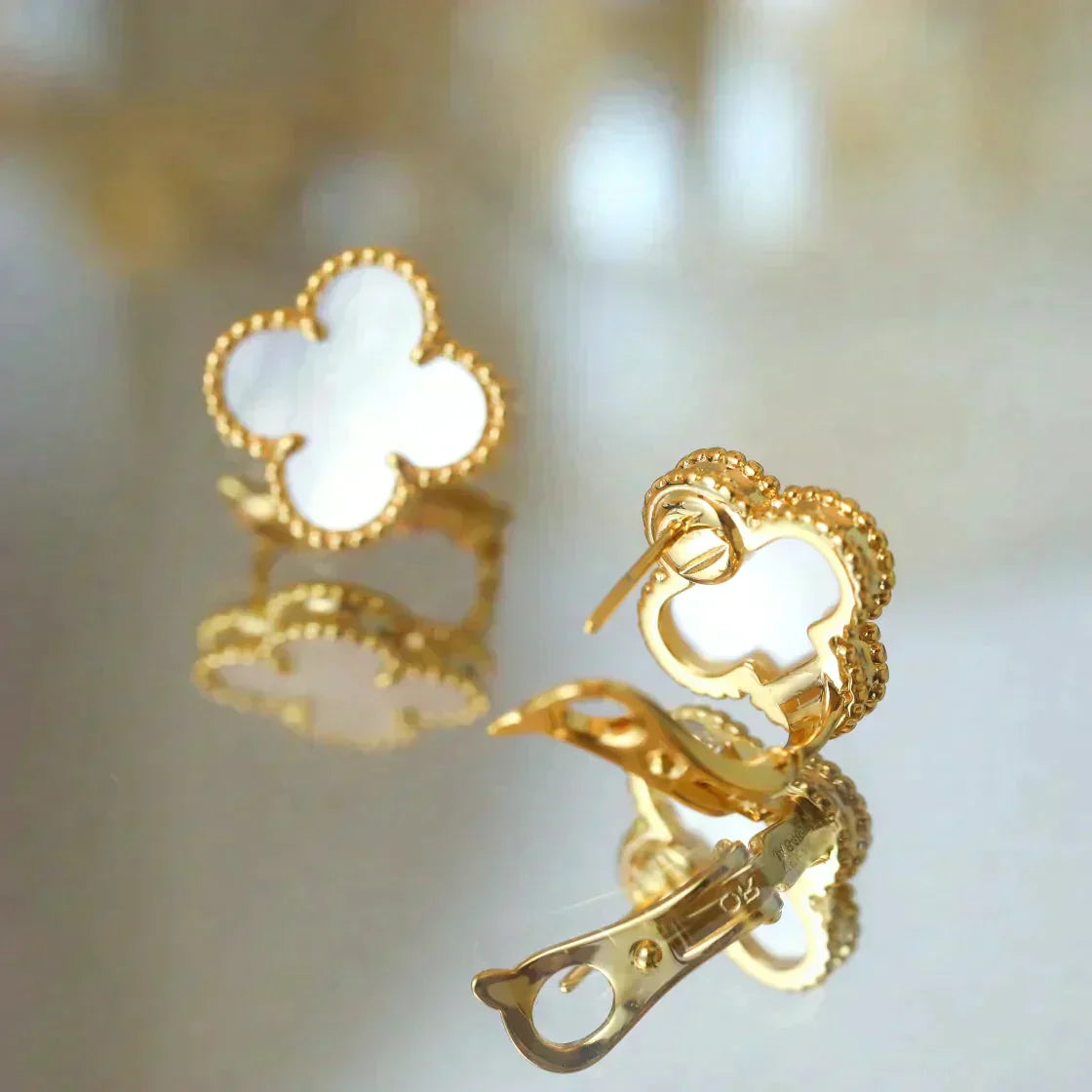 [Marin-Jewelry]CLOVER MEDIUM 1 MOTIFS  WHITE MOP STUD EARRINGS