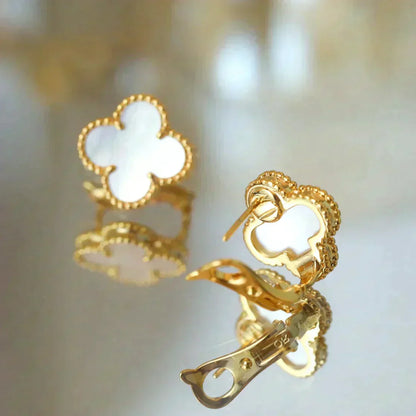 [Marins]CLOVER MEDIUM 1 MOTIFS  WHITE MOP STUD EARRINGS