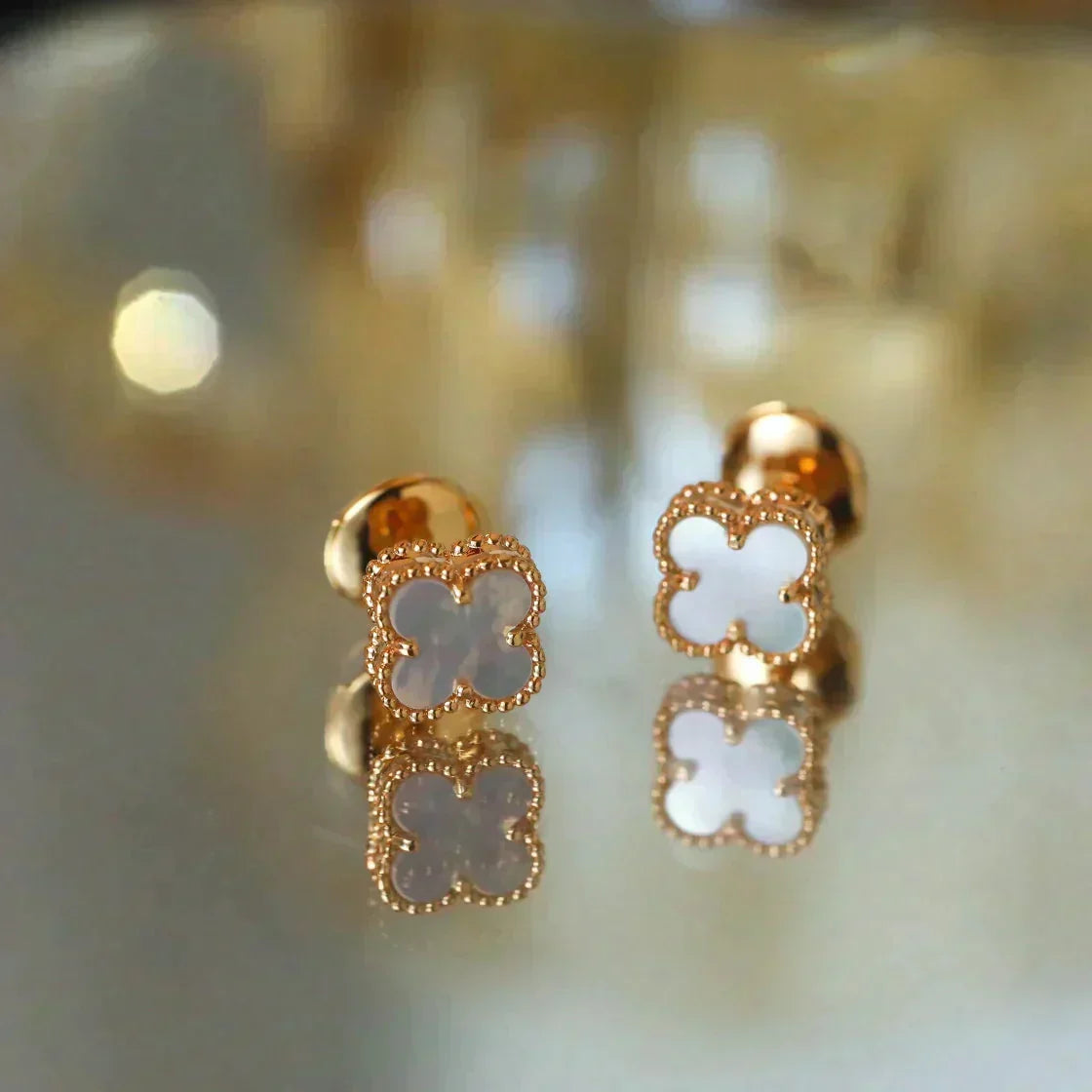 [Marins]CLOVER MINI 9.5MM WHITE MOP EARRINGS