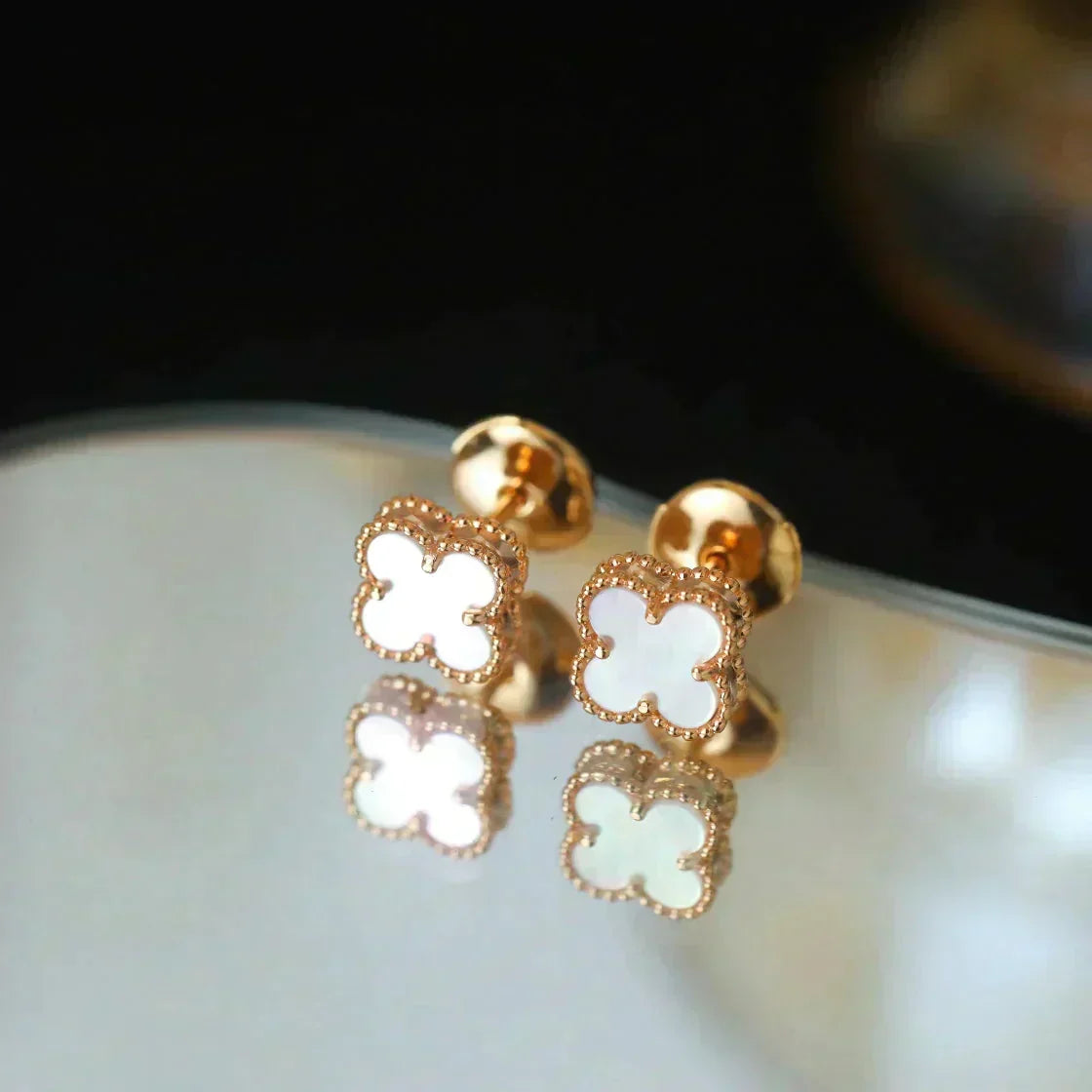 [Marins]CLOVER MINI 9.5MM WHITE MOP EARRINGS