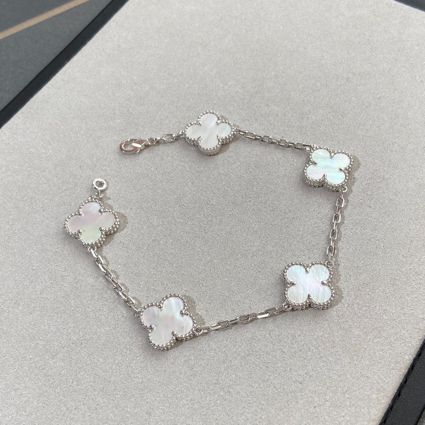 [Marins]CLOVER WHITE PEARL MOP 5 MOTIF BRACELET COLLECTION