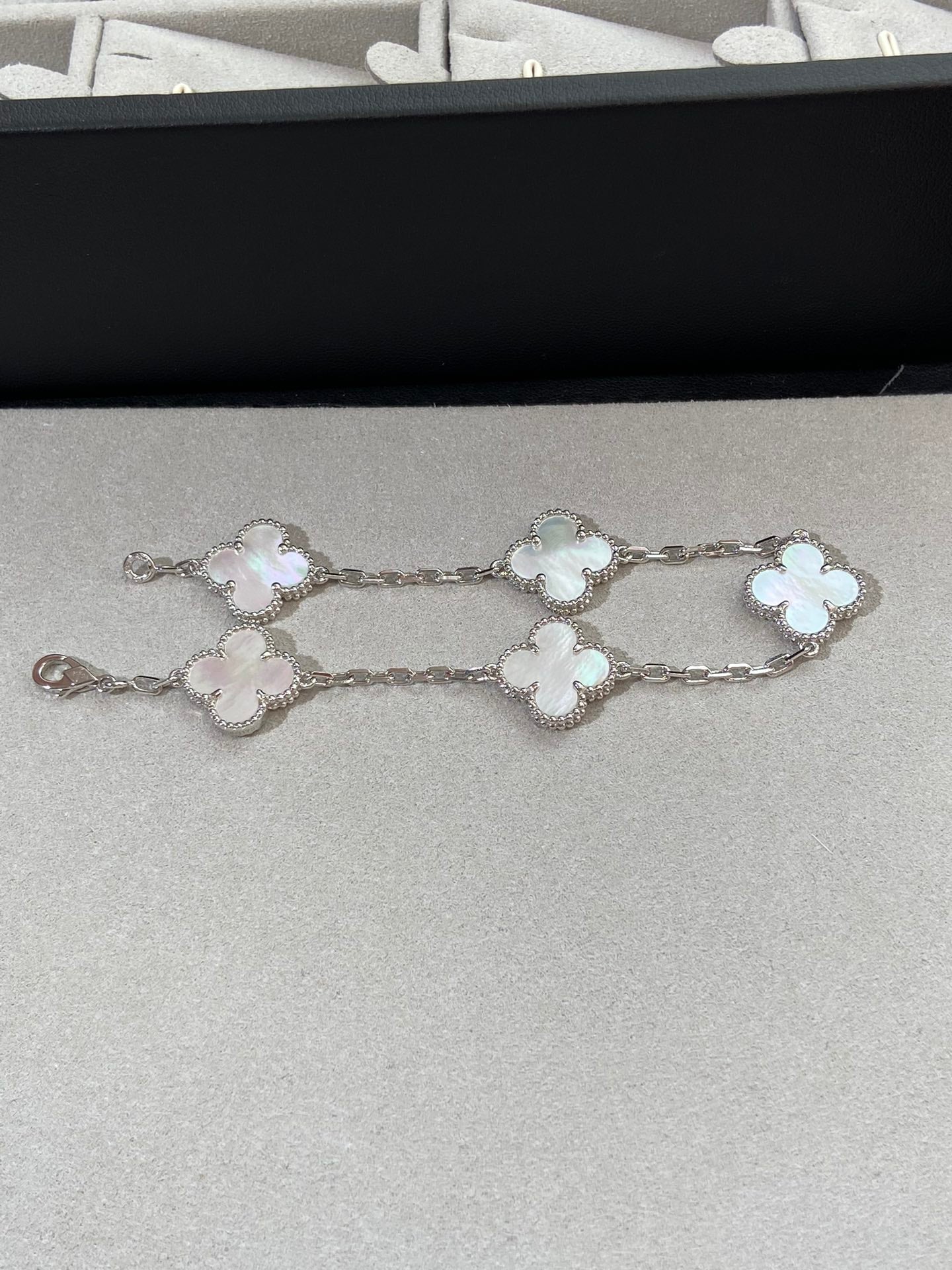 [Marins]CLOVER WHITE PEARL MOP 5 MOTIF BRACELET COLLECTION