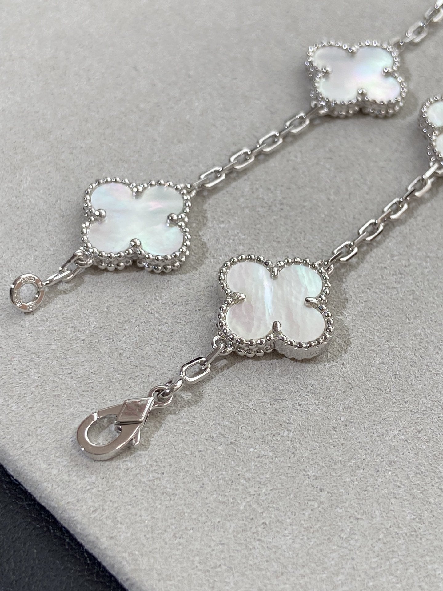 [Marins]CLOVER WHITE PEARL MOP 5 MOTIF BRACELET COLLECTION