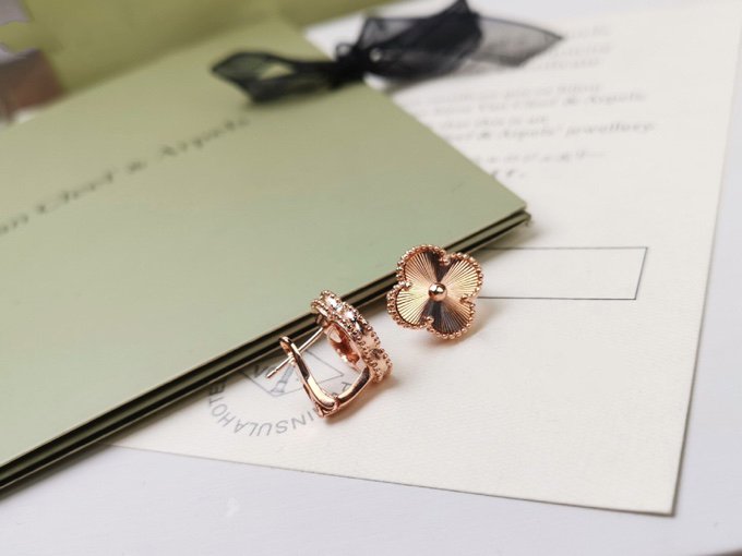 [Marins]CLOVER MEDIUM STUD EARRINGS