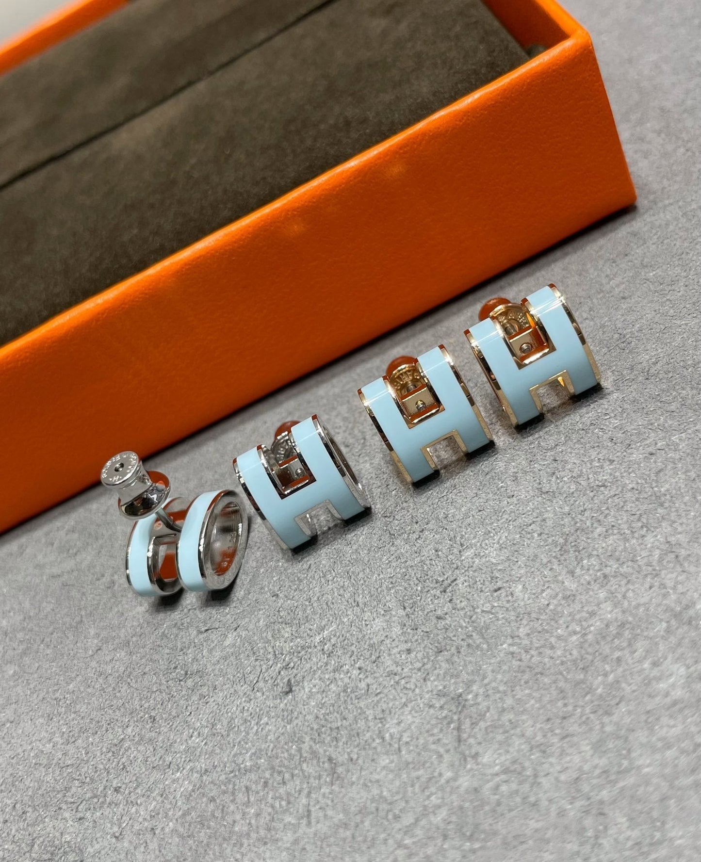 [Marins]POP H SKY BLUE STUD EARRINGS