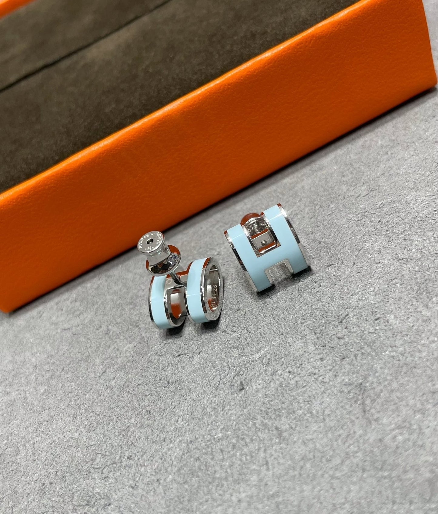 [Marins]POP H SKY BLUE STUD EARRINGS