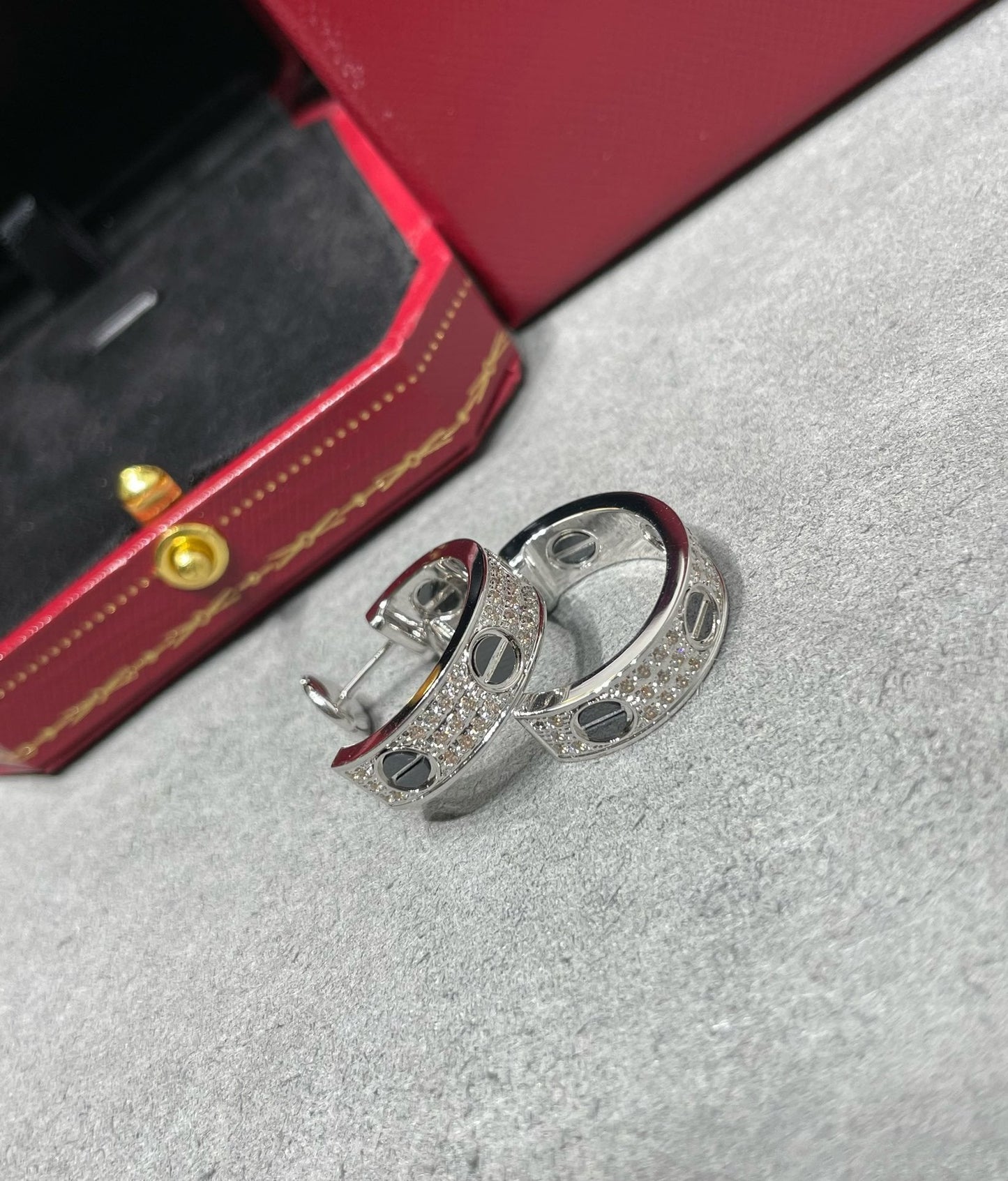 [Marins]LOVE CERAMIC DIAMOND PAVED SILVER EARRINGS