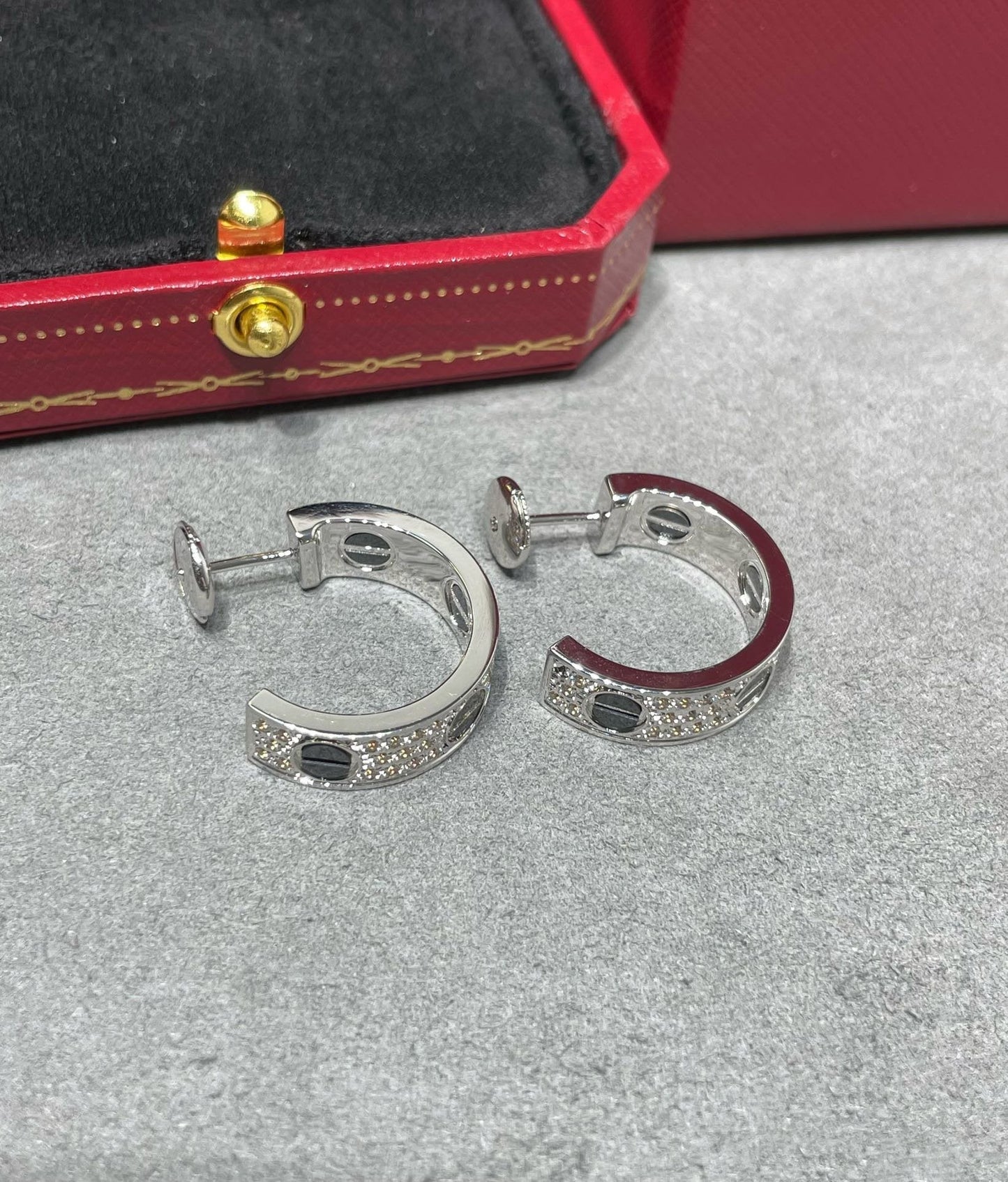 [Marins]LOVE CERAMIC DIAMOND PAVED SILVER EARRINGS