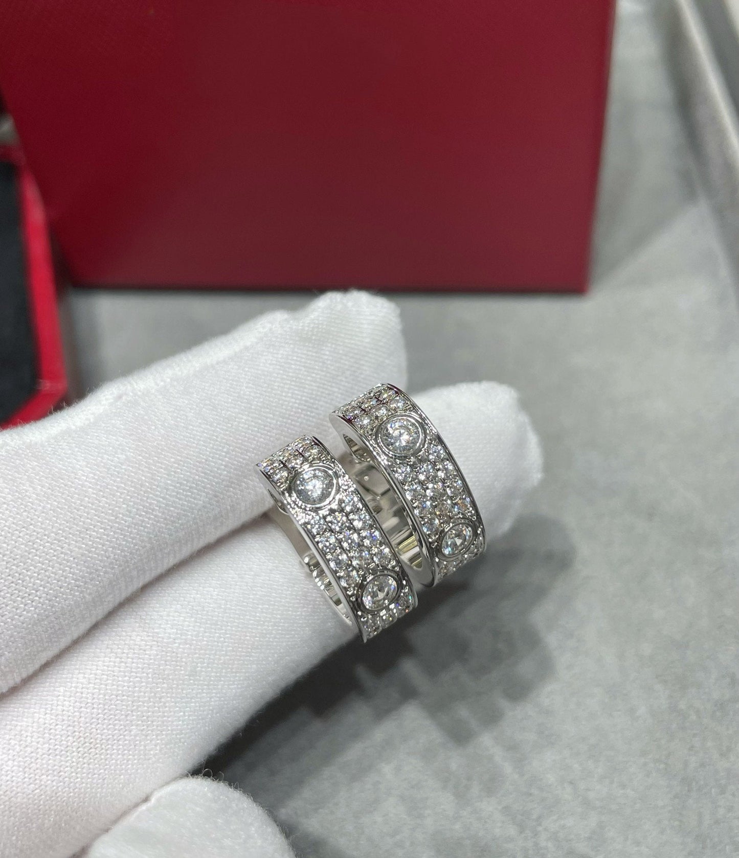 [Marins]LOVE 5.5MM DIAMOND PAVED EARRINGS