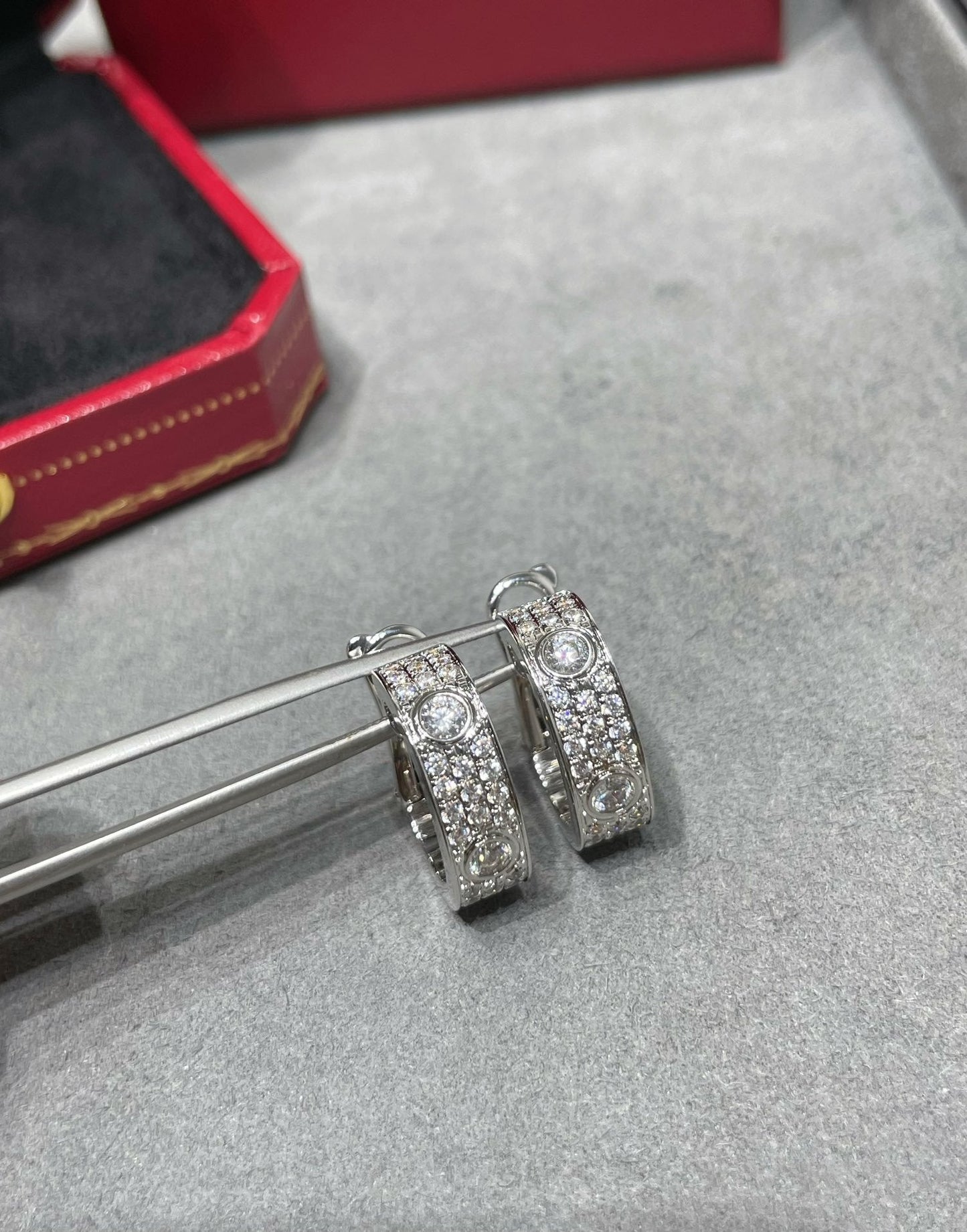 [Marins]LOVE 5.5MM DIAMOND PAVED EARRINGS