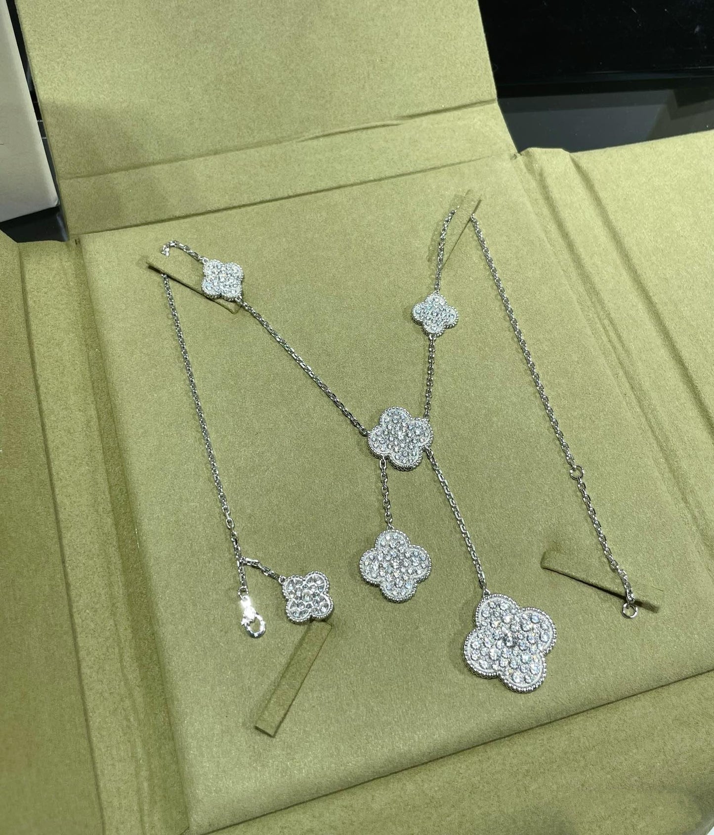 [Marins]CLOVER 6 MOTIF DIAMOND PAVED NECKLACE