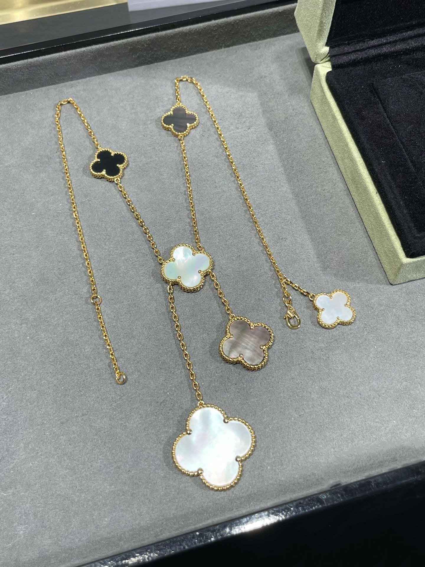 [Marins]CLOVER 6 MOTIF MOP ONYX GOLD NECKLACE