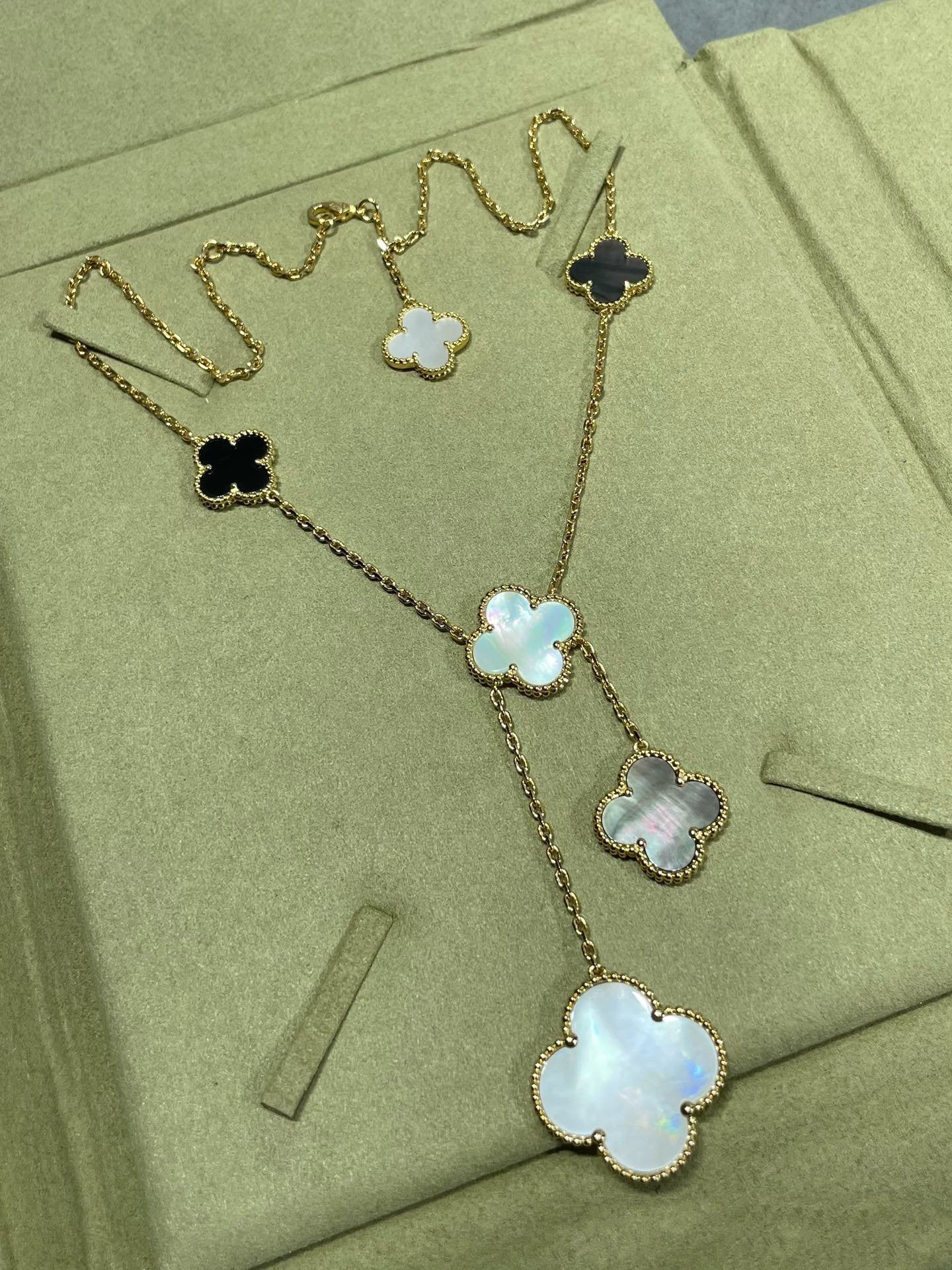 [Marins]CLOVER 6 MOTIF MOP ONYX GOLD NECKLACE