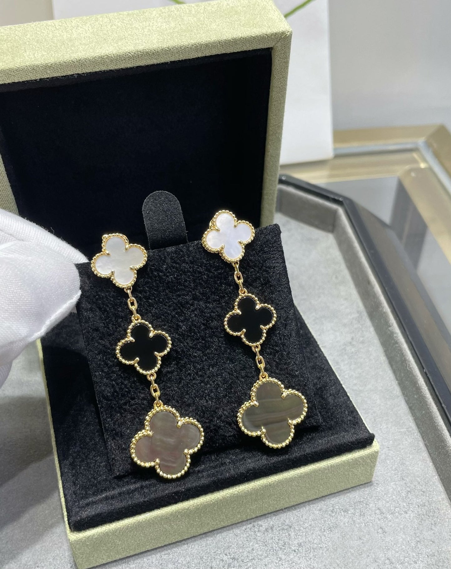 [Marins]CLOVER 3 MOTIF MOP ONYX DARK MOP PINK GOLD EARRINGS