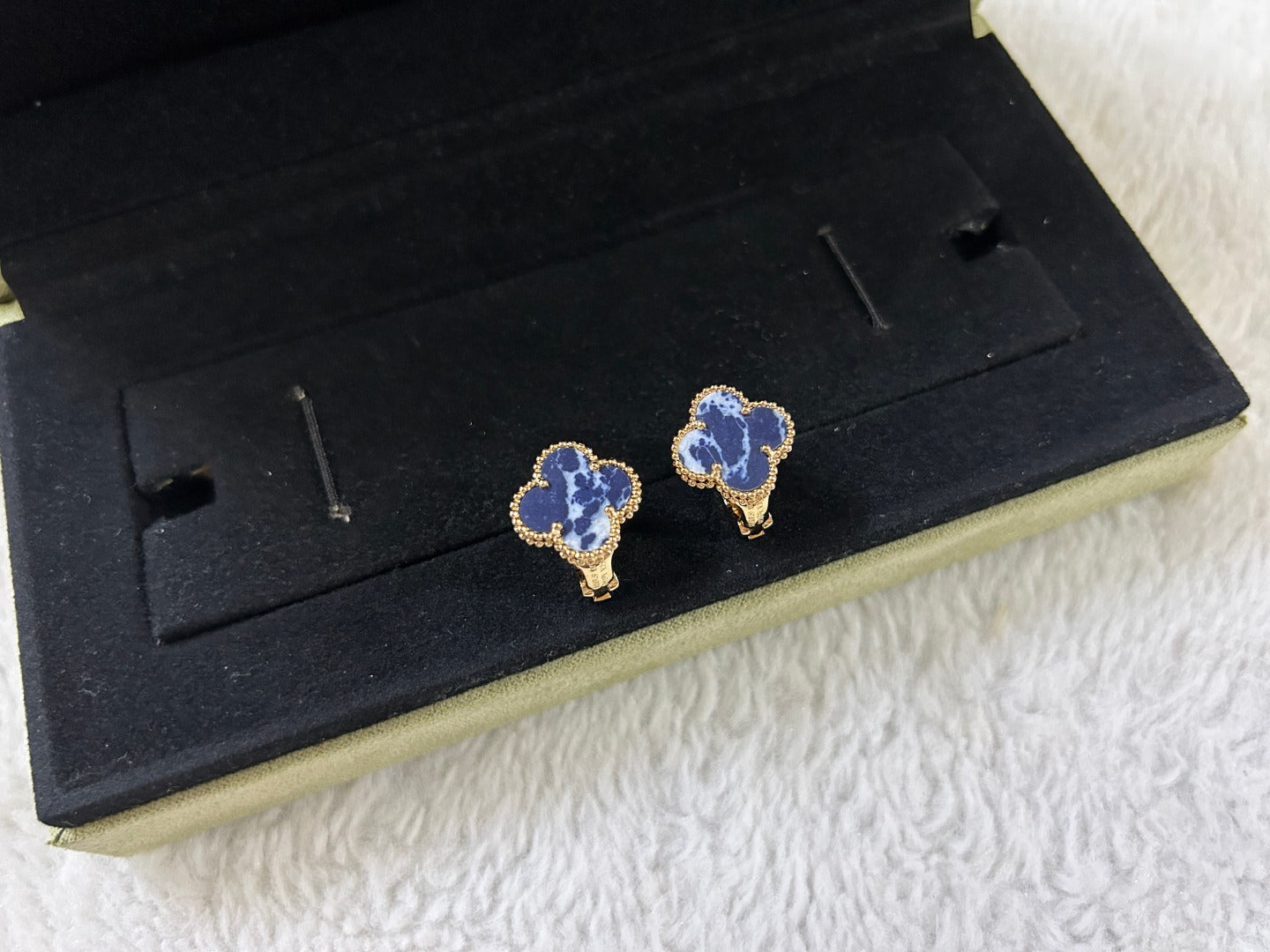 [Marins]CLOVER PIETERSITE MEDIUM STUD EARRINGS