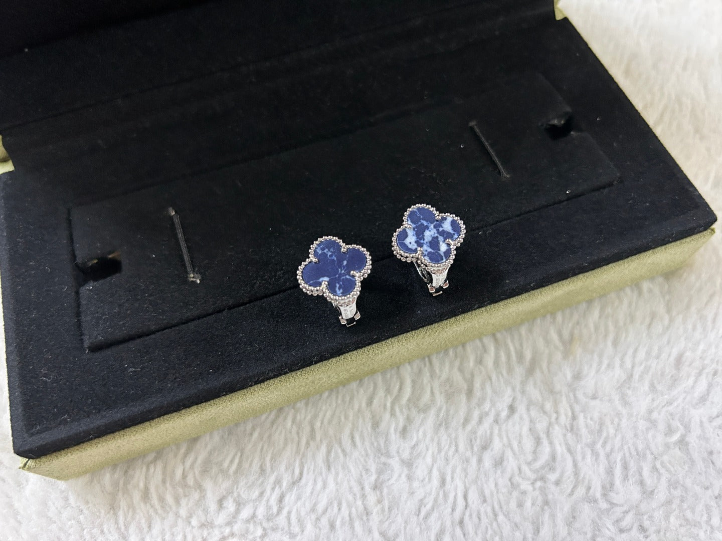 [Marin-Jewelry]CLOVER PIETERSITE MEDIUM STUD EARRINGS