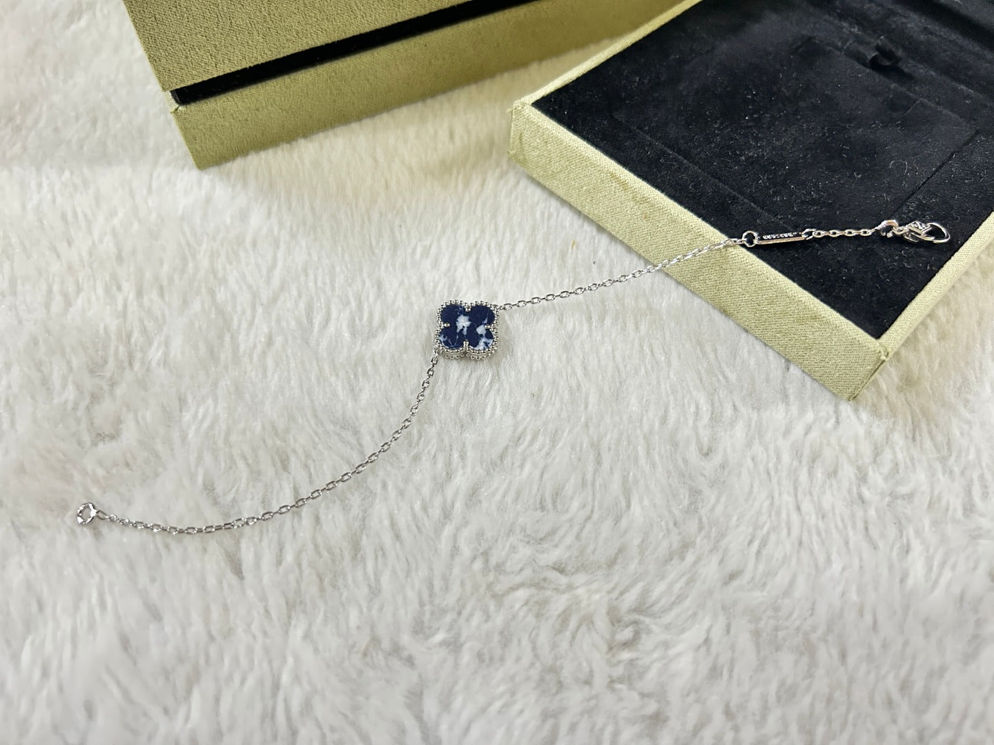 [Marins]CLOVER 1 MOTIF PIETERSITE BRACELET