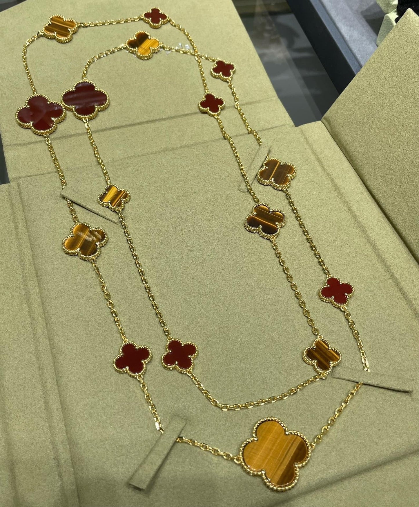 [Marins]CLOVER 16 MOTIF CARNELIAN TIGER EYE Marins GOLD NECKLACE