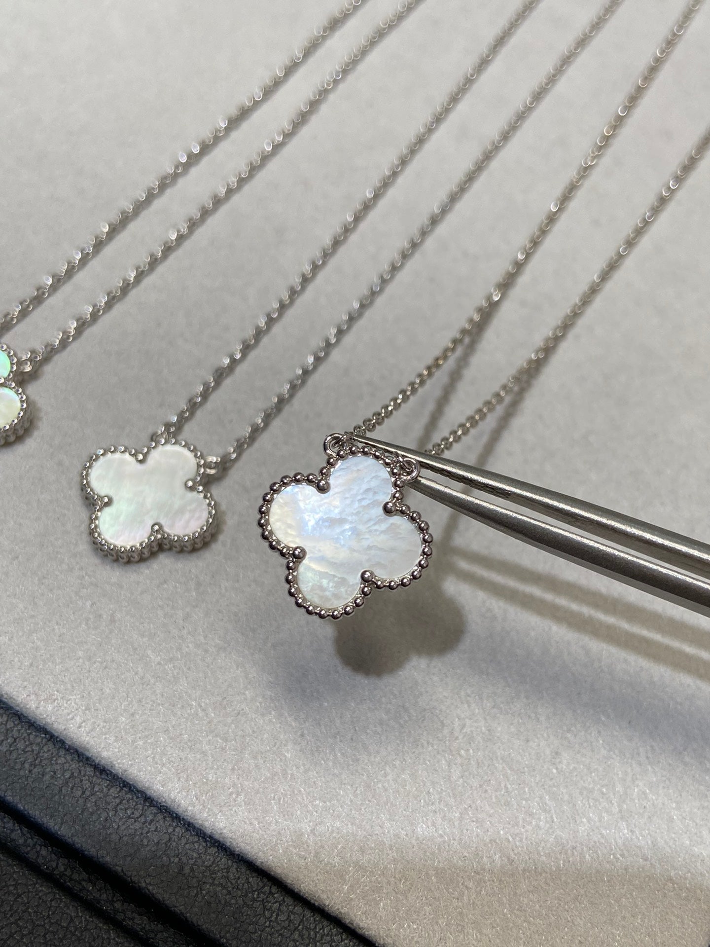 [Marins]CLOVER MEDIUM SILVER WHITE MOP NECKLACE
