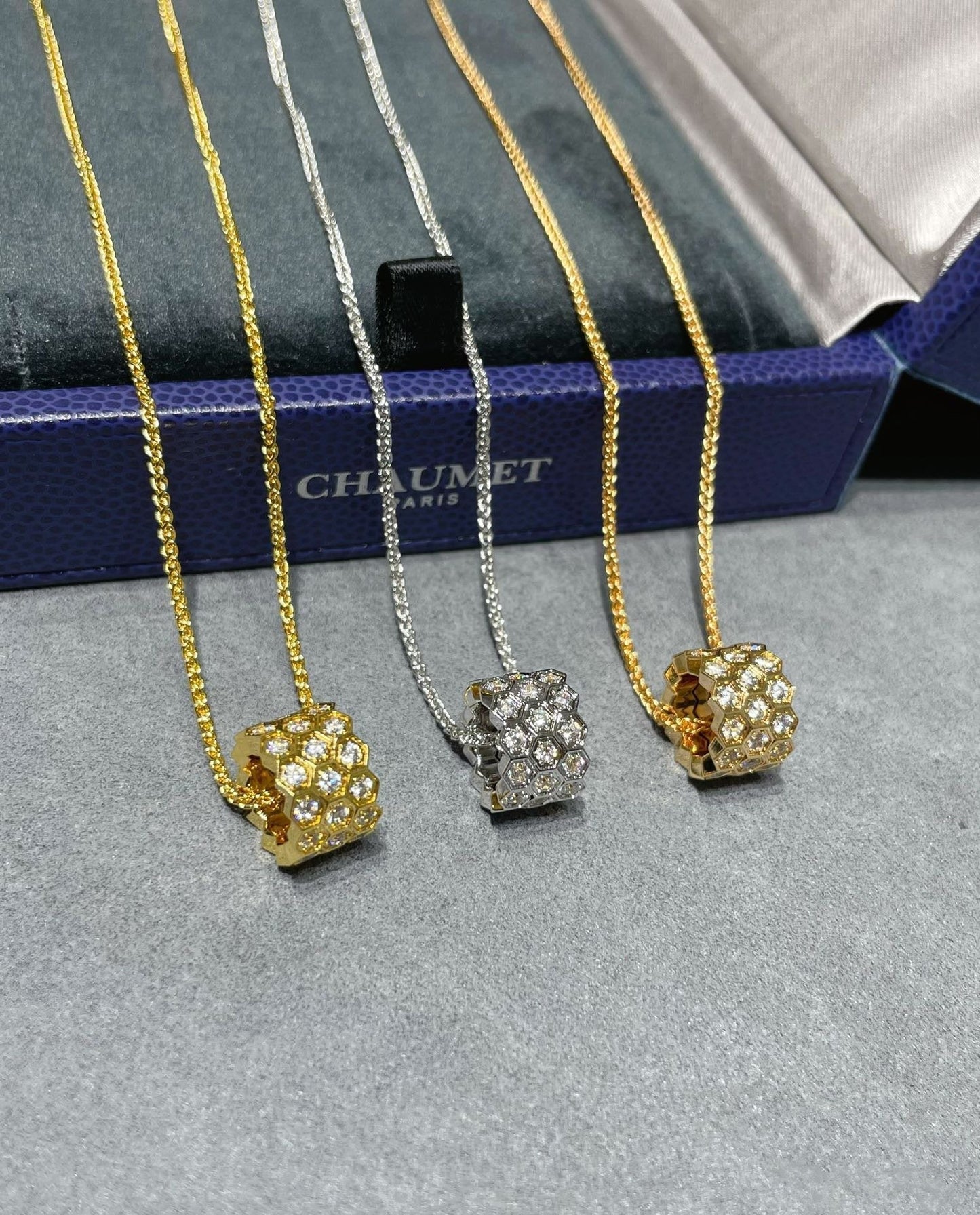 [Marins]BEE LOVE DIAMOND PAVED 3 ROW NECKLACE
