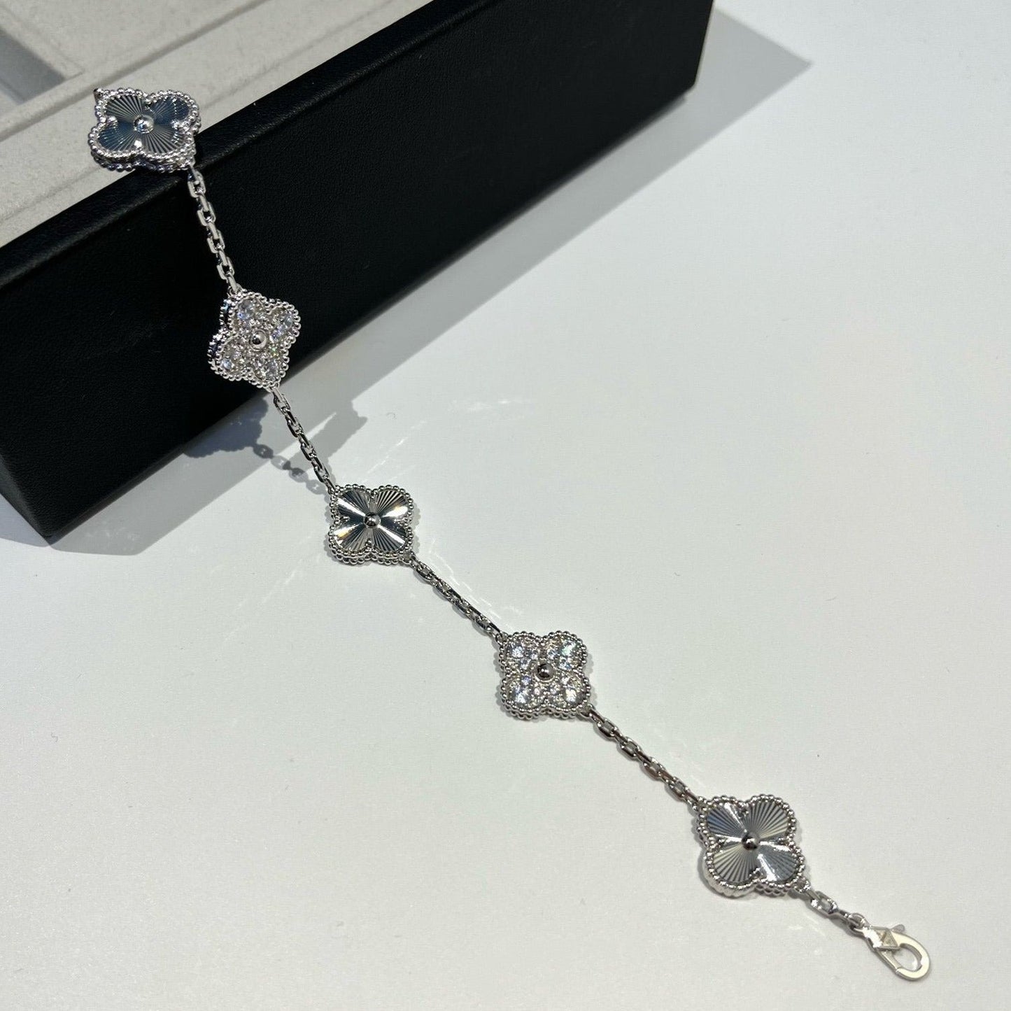 [Marins] CLOVER 5 MOTIF LASER BRACELET COLLECTION