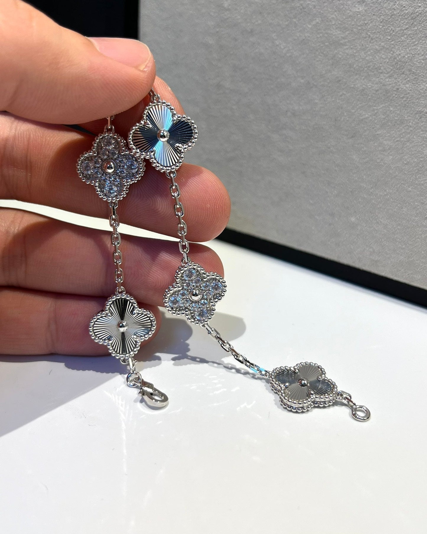 [Marins] CLOVER 5 MOTIF LASER BRACELET COLLECTION