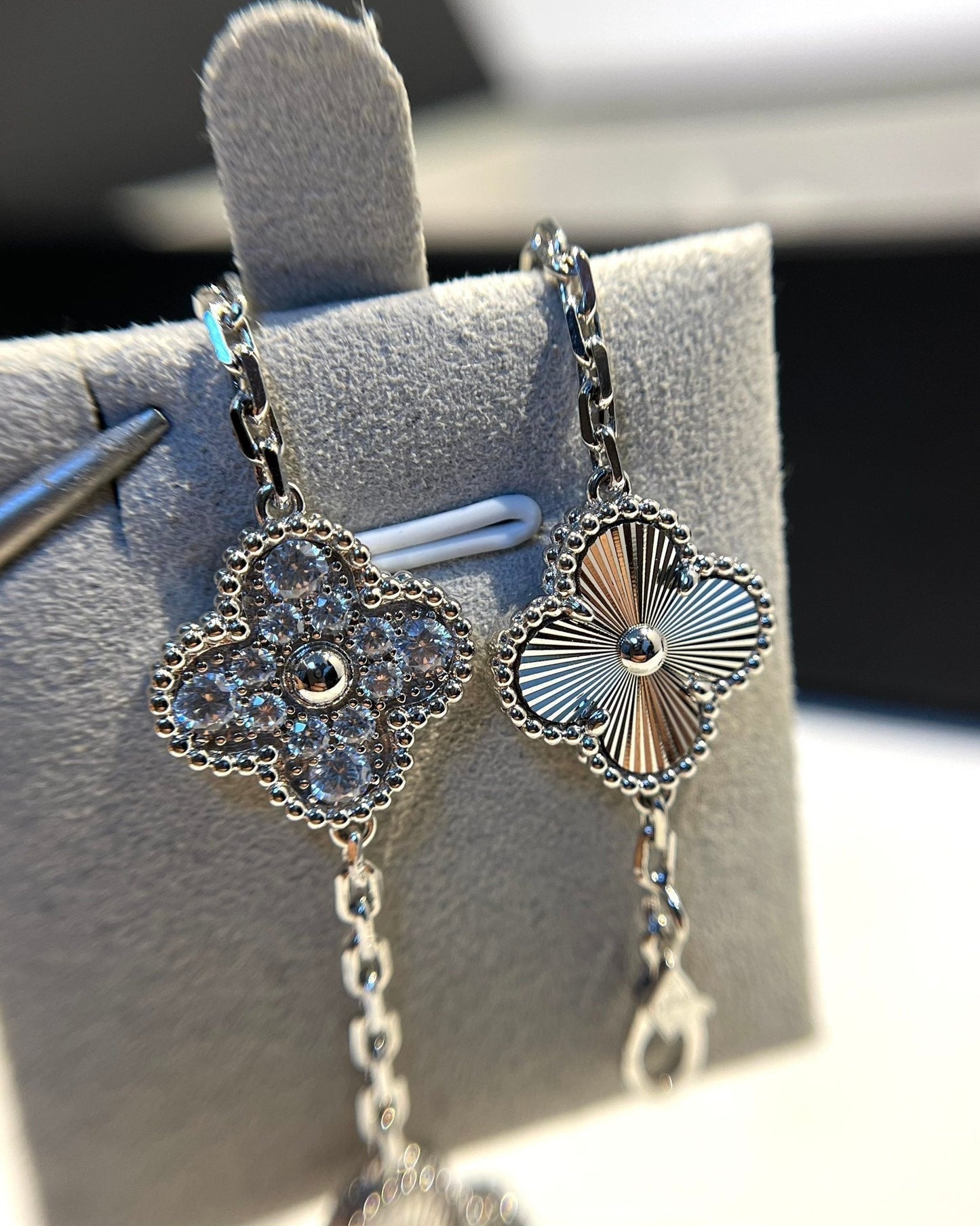 [Marins] CLOVER 5 MOTIF LASER BRACELET COLLECTION