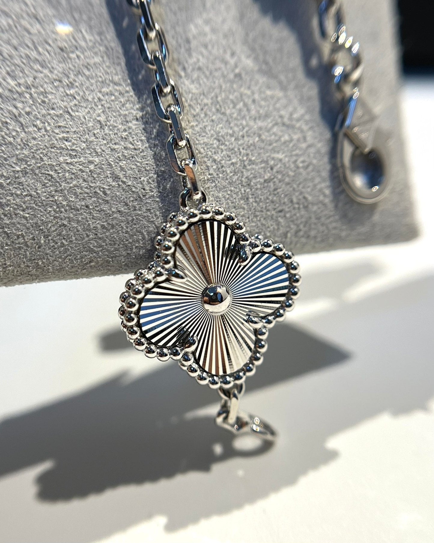 [Marins] CLOVER 5 MOTIF LASER BRACELET COLLECTION