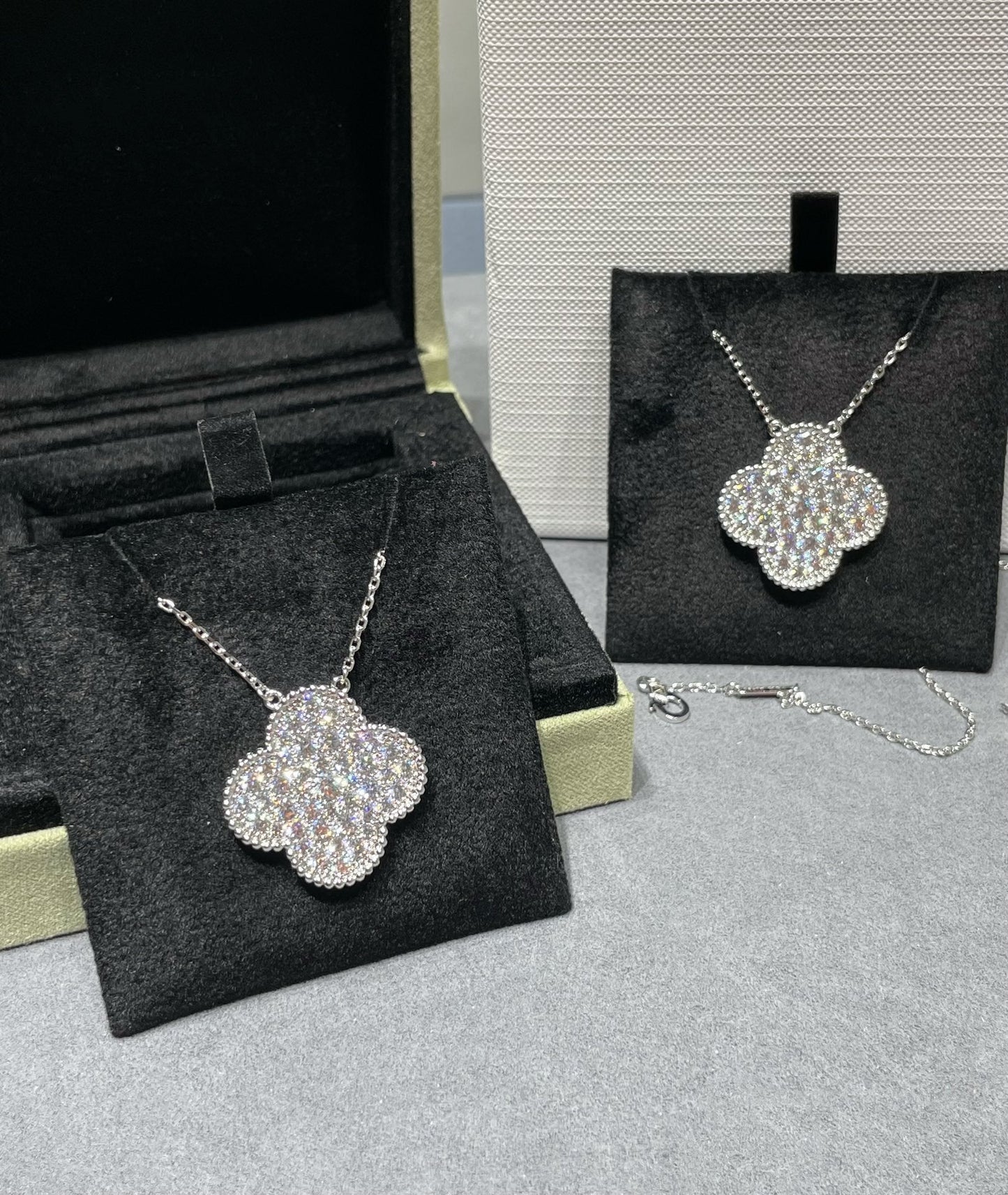 [Marins]CLOVER 25MM LARGE PENDANT DIAMOND PAVED SILVER NECKLACE