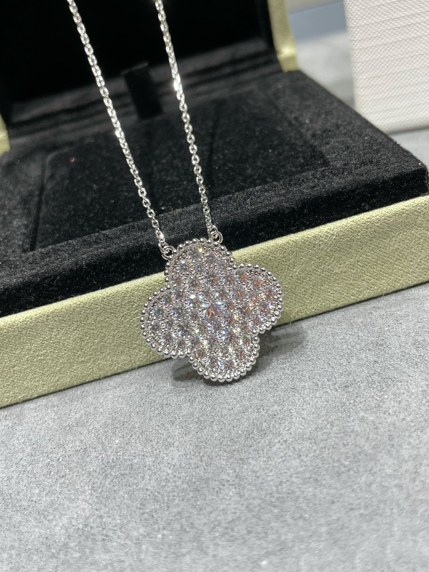 [Marins]CLOVER 25MM LARGE PENDANT DIAMOND PAVED SILVER NECKLACE