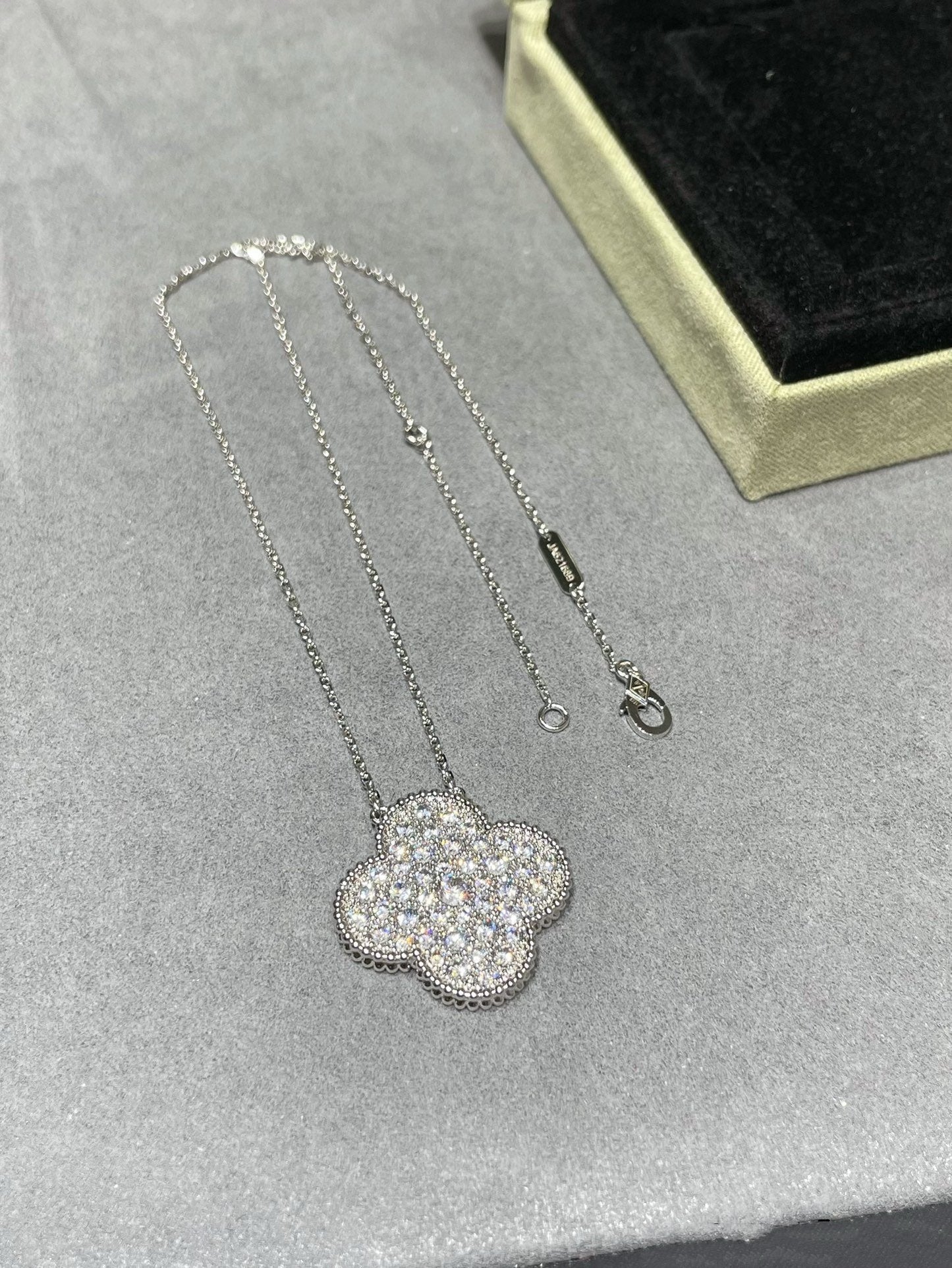 [Marins]CLOVER 25MM LARGE PENDANT DIAMOND PAVED SILVER NECKLACE