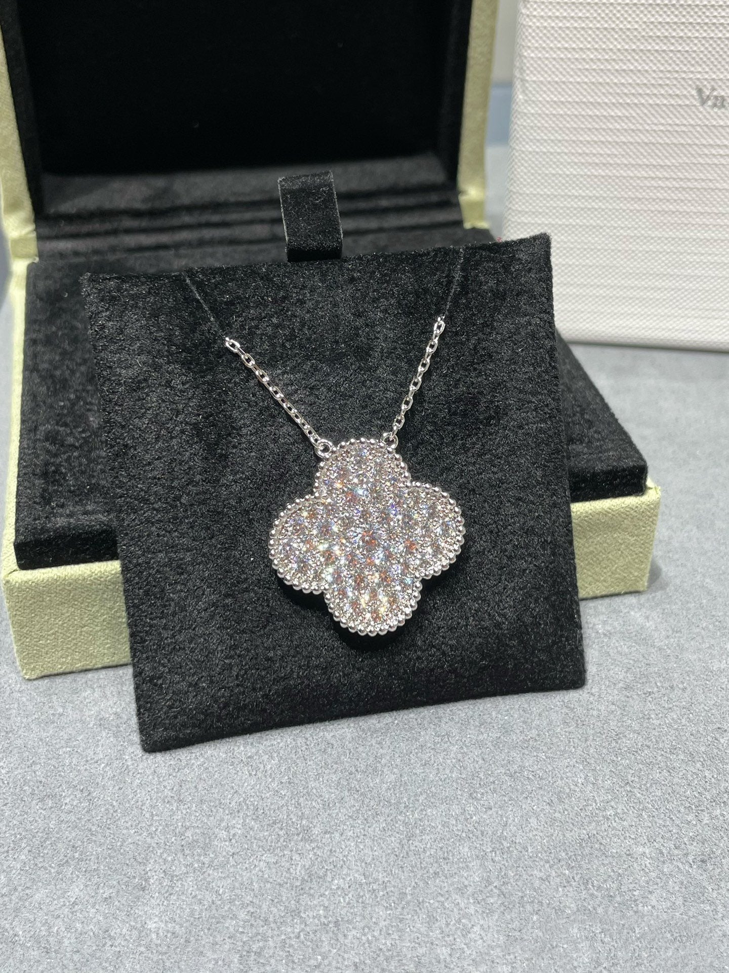 [Marins]CLOVER 25MM LARGE PENDANT DIAMOND PAVED SILVER NECKLACE
