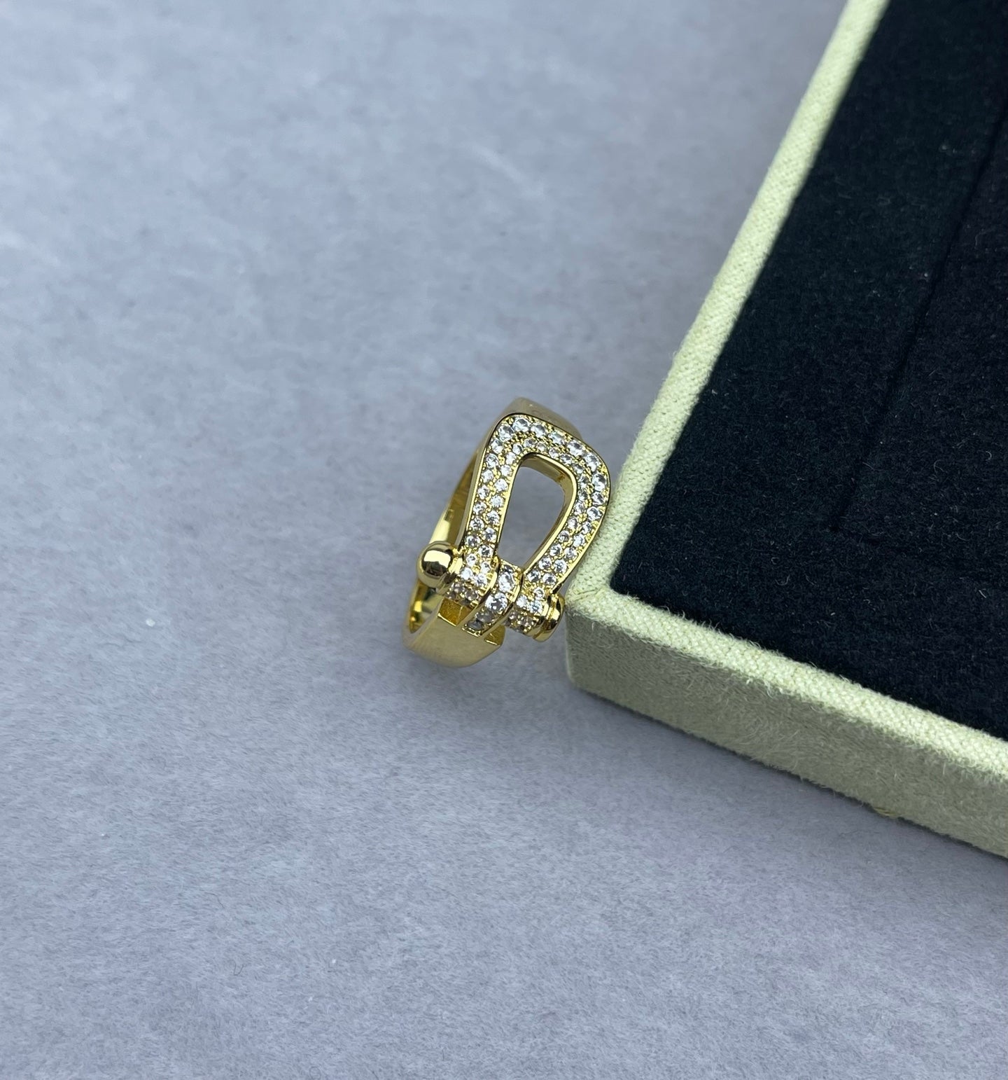 [Marins]Wide Hoof-Shaped Diamond-Studded Ring