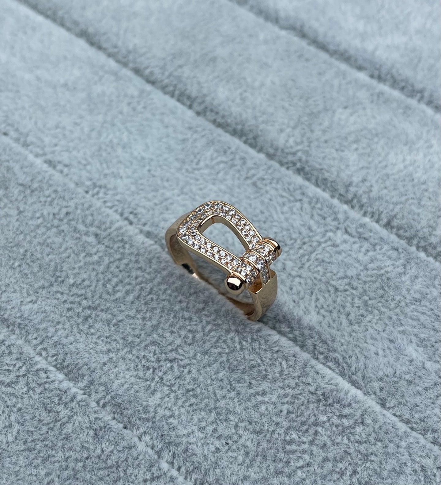 [Marins]Wide Hoof-Shaped Diamond-Studded Ring