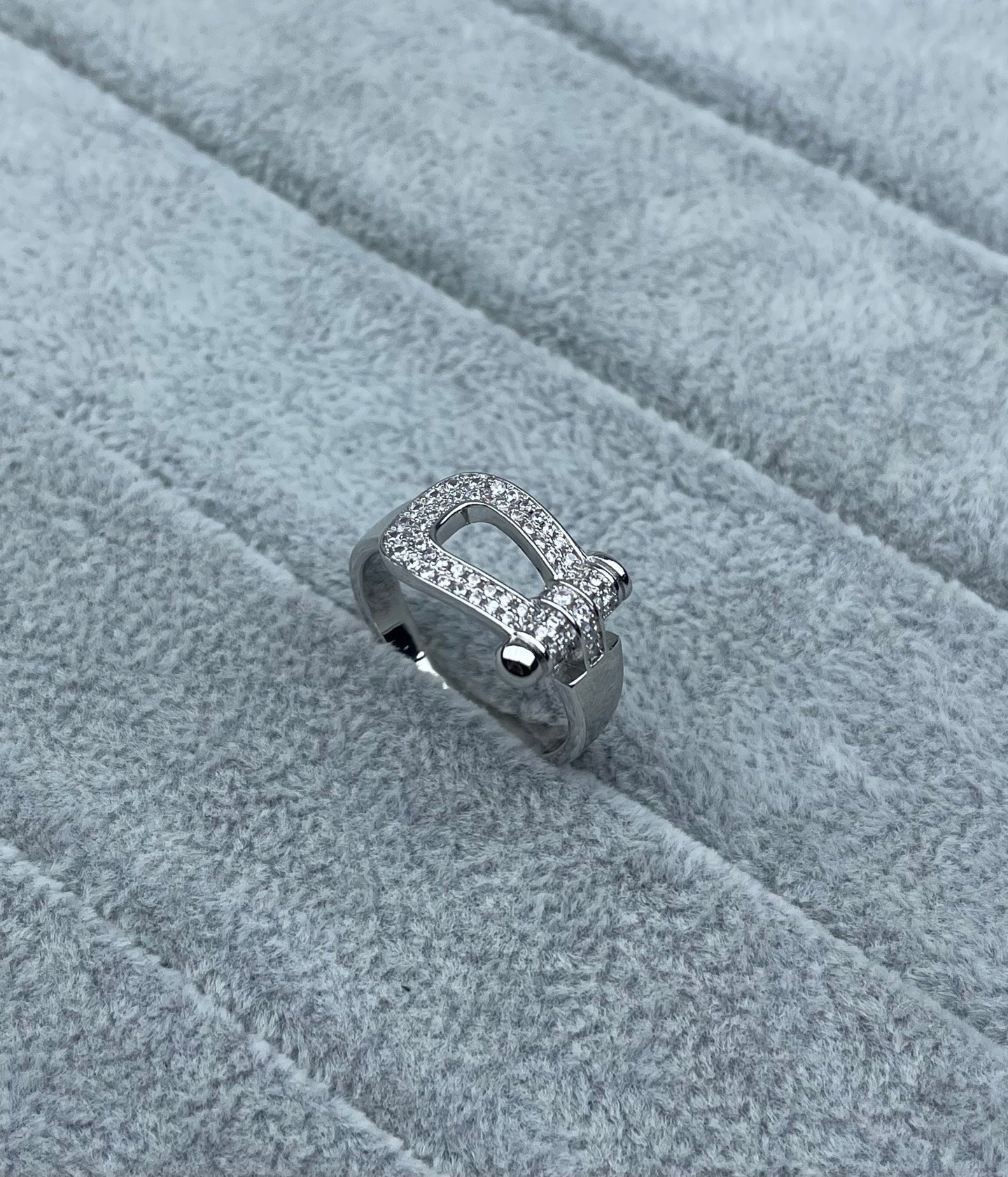 [Marins]Wide Hoof-Shaped Diamond-Studded Ring