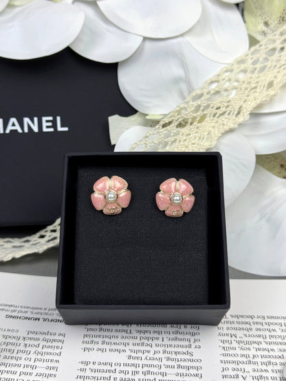 [Marins]26C Pink Camellia Pearl Enamel Stud Earrings